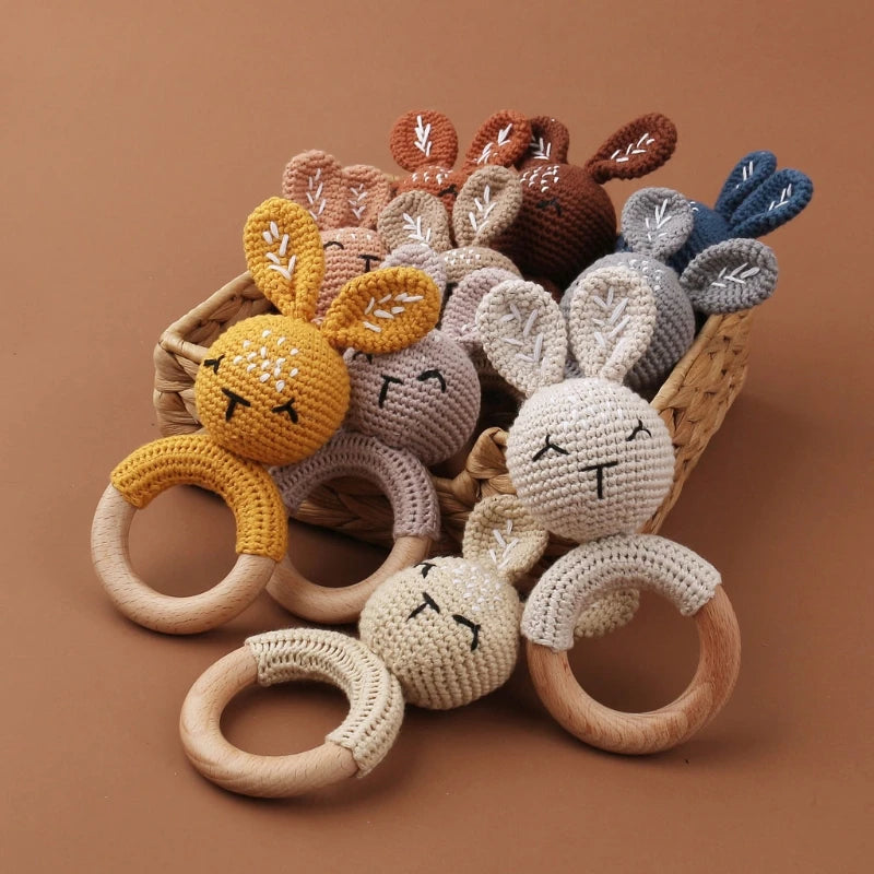 Hochet en Bois Lapin Tricoté