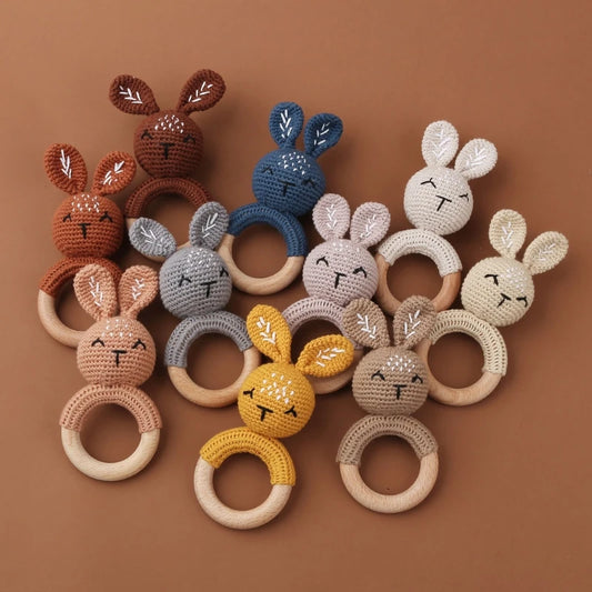 Hochet en Bois Lapin Tricoté